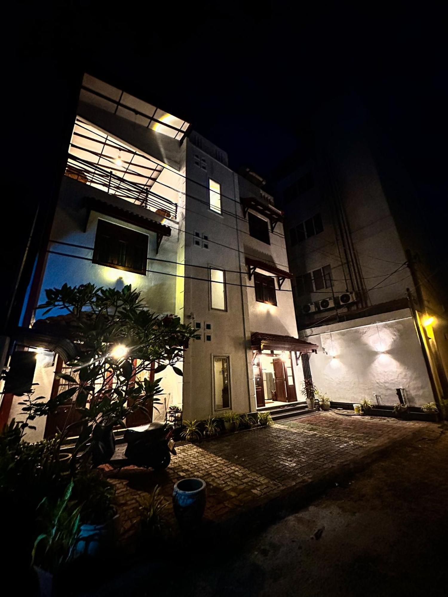 New Panda House Hotell Galle Exteriör bild